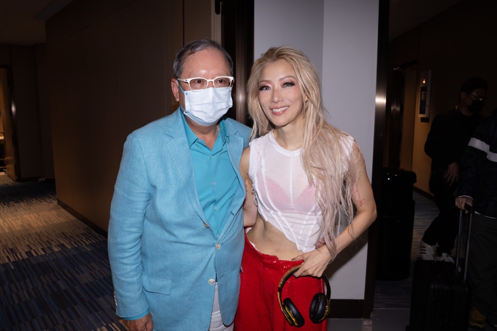 寰亞集團老闆林建岳博士特意來捧場。 寰亞集團老闆林建岳博士特意來捧場。