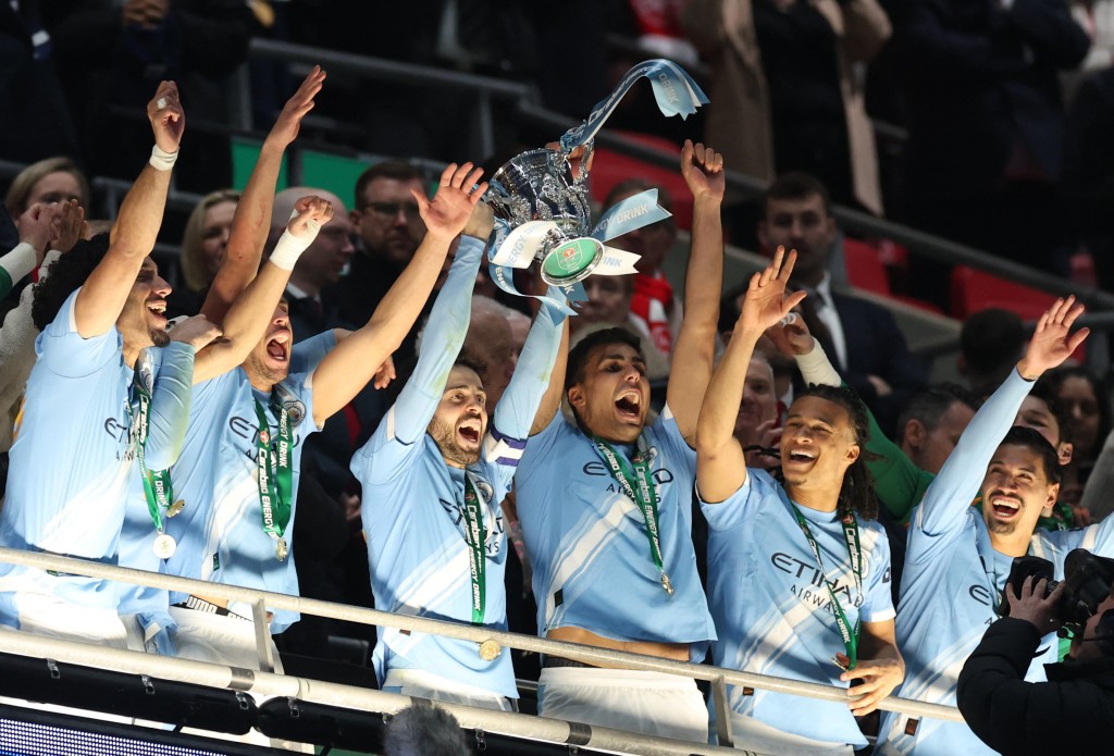 施華上月帶領曼城奪得聯賽盃冠軍。路透社