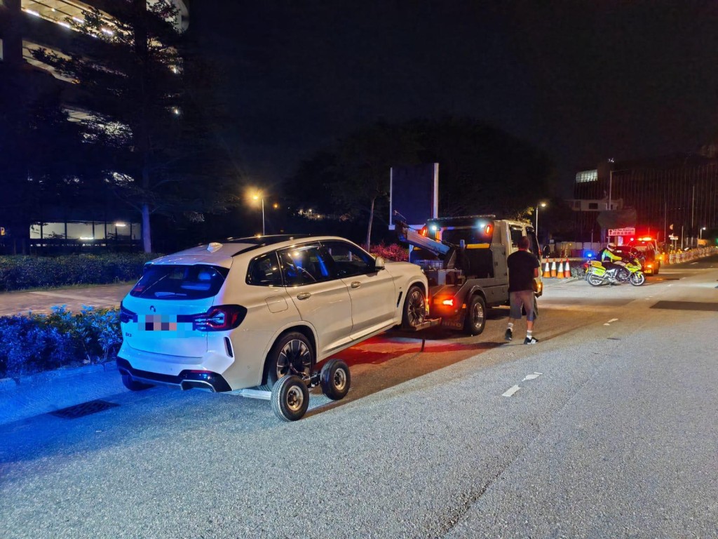 警方啟德體育園周邊打擊交通違例拖走3車。警方圖片 警方啟德體育園周邊打擊交通違例拖走3車。警方圖片