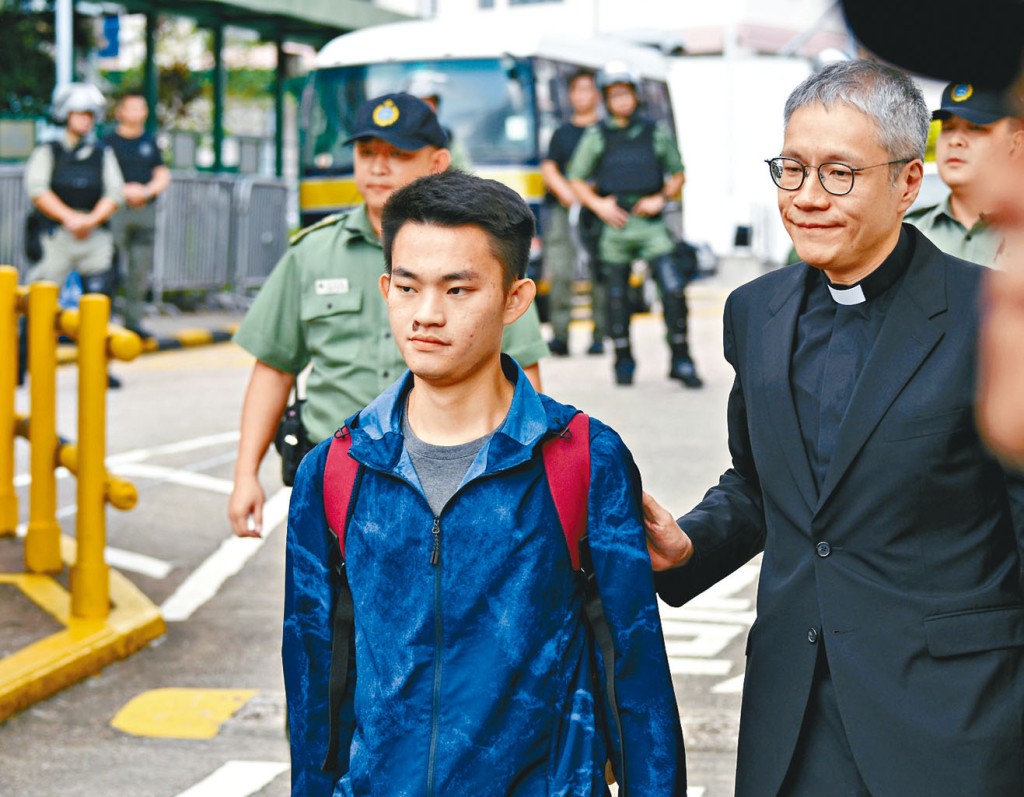 管浩鸣重申陈同佳赴台自首的意向不变，主要等待台湾作明确答复。