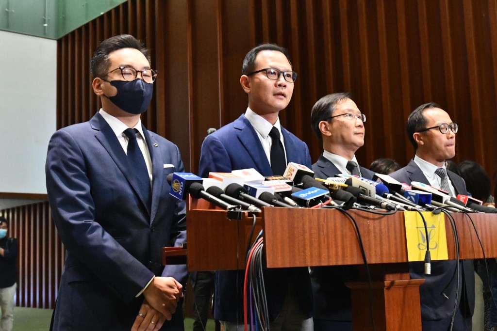 4名被DQ民主派議員見記者。