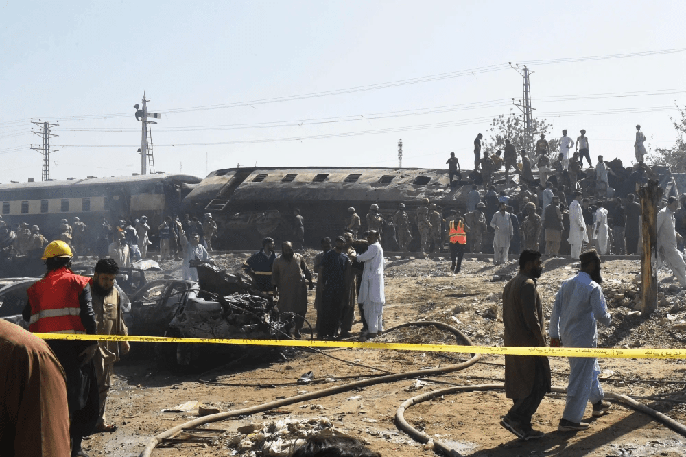 巴基斯坦一列客運列車當天遭爆炸襲擊。 新華社