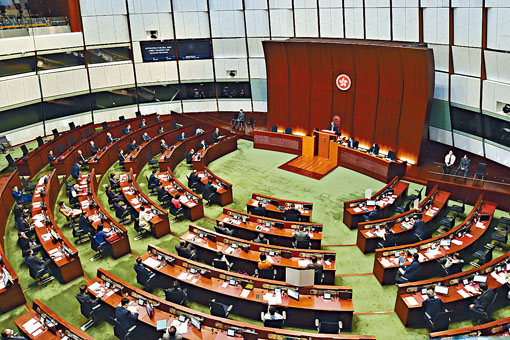 ■立法會大部分建制派議員願意減薪，泛民則傾向捐薪。