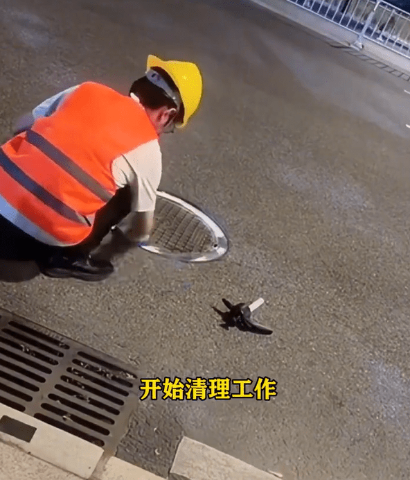 汕头男自费画圈警示逾70问题沙井盖遭约谈威胁报警。小红书