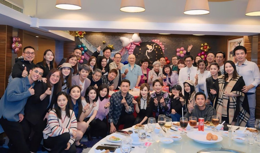 今日（22日），梅小青在IG上晒出多張與圈中好友飯敘的照片。