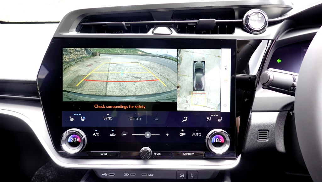 凌志RZ300e Luxury純電動SUV內附360度環迴閉路電視連3D功能