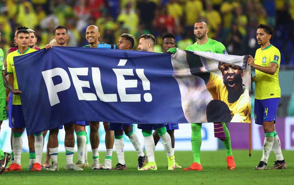 巴西隊在世界盃祝福比利。Reuters
