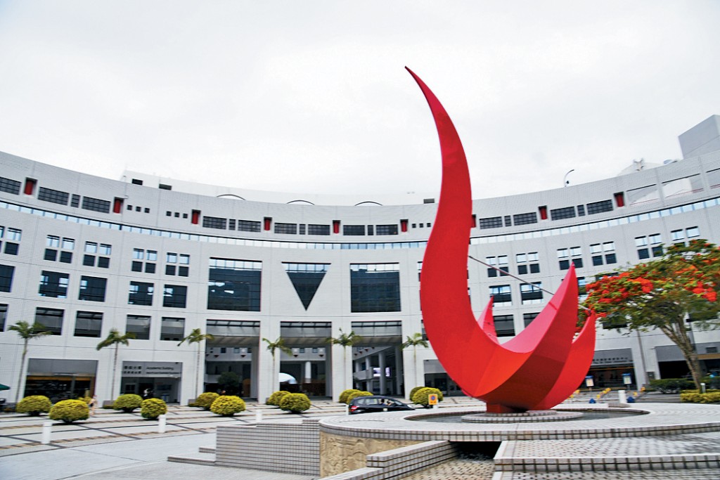 科技大學表示,正持續與相關政府部門商討醫學院方案細節,期盼可盡快獲得推展。