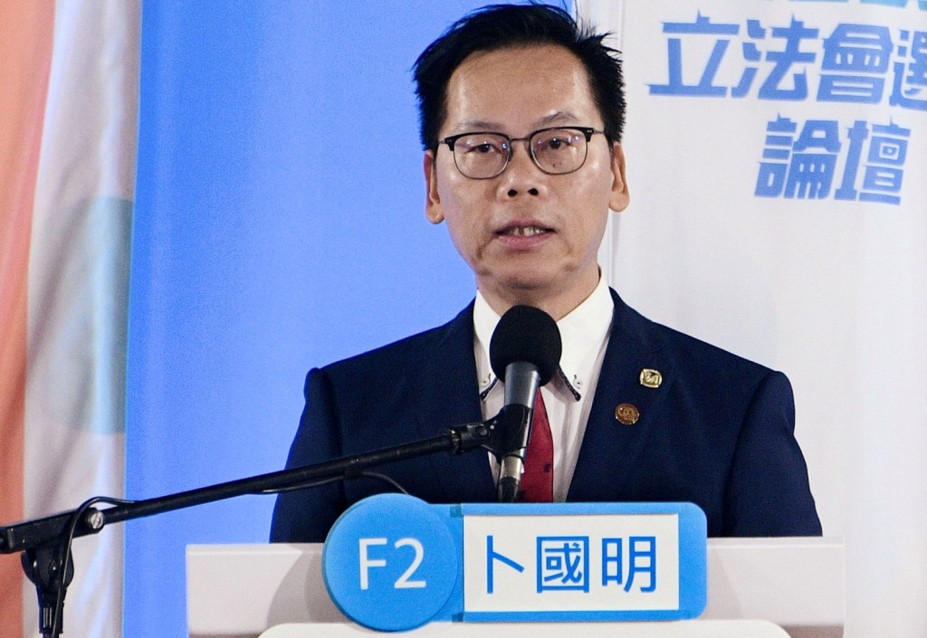 卜國明指長痛不如短痛,應以封路「斷尾」方式日夜開工更換老化水管。資料圖片 卜國明指長痛不如短痛,應以封路「斷尾」方式日夜開工更換老化水管。資料圖片