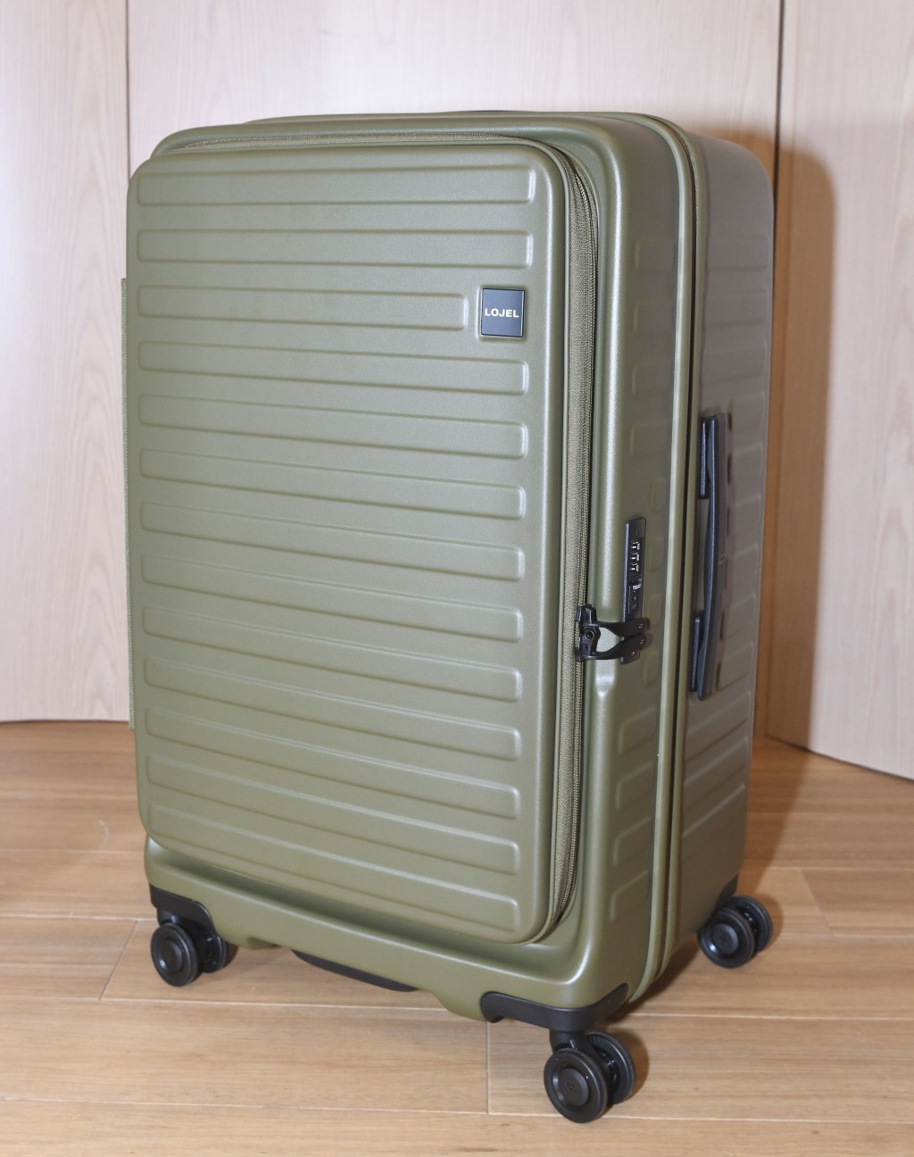LOJEL Cubo Fit Lite 行李箱 $3,400 LOJEL Cubo Fit Lite 行李箱 $3,400