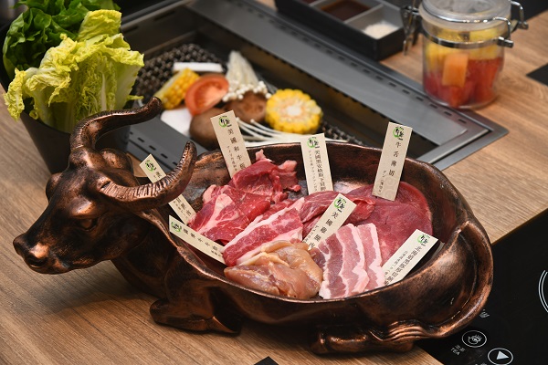 牛舞拼盤
惠顧牛肉燒肉放題的食客，均可免費享用一客牛舞拼盤，由店家招牌肉品組成。