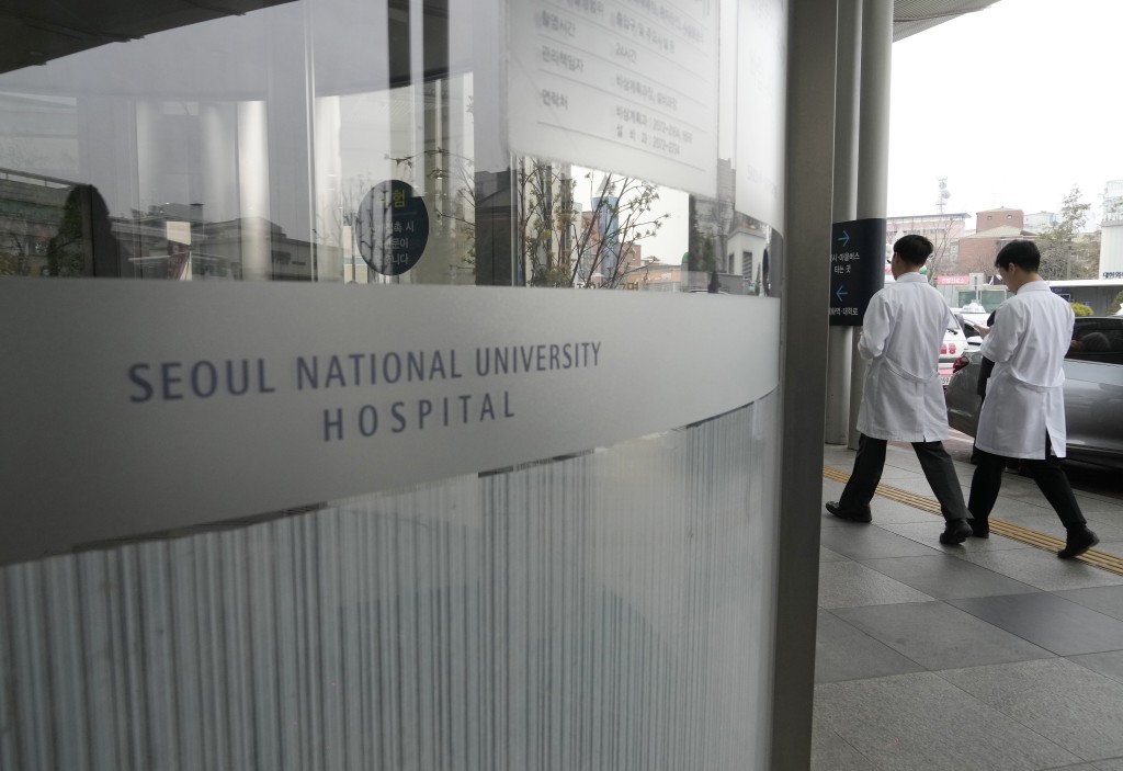 首爾大學醫院院長向罷工醫生發電郵，呼籲他們重返工作崗位。美聯社