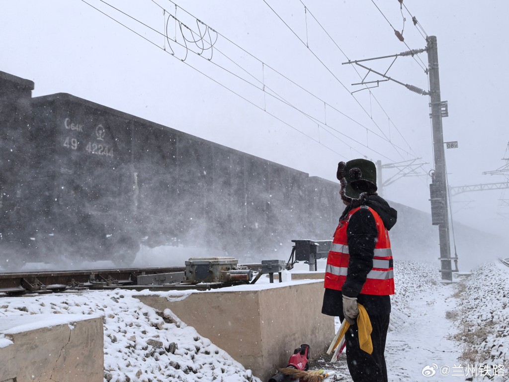 前日（23日），甘肅省多地迎來降雪天氣。（微博）