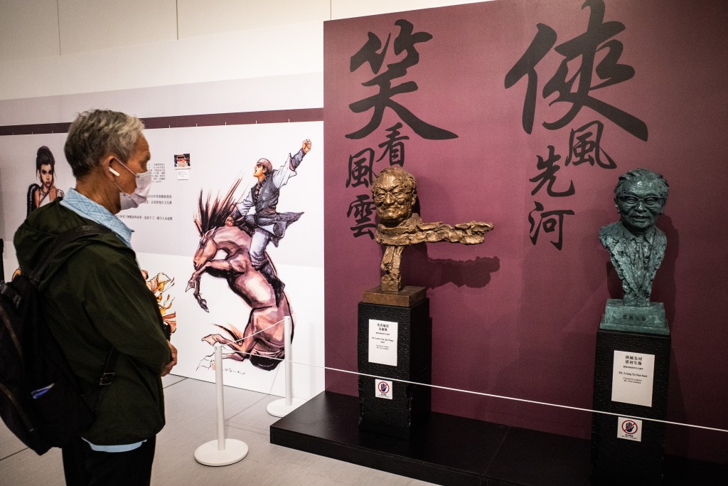 香港展出20餘位南來作家手跡遺物。中新社