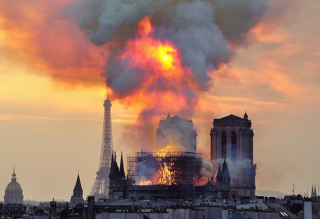 巴黎聖母院大火。