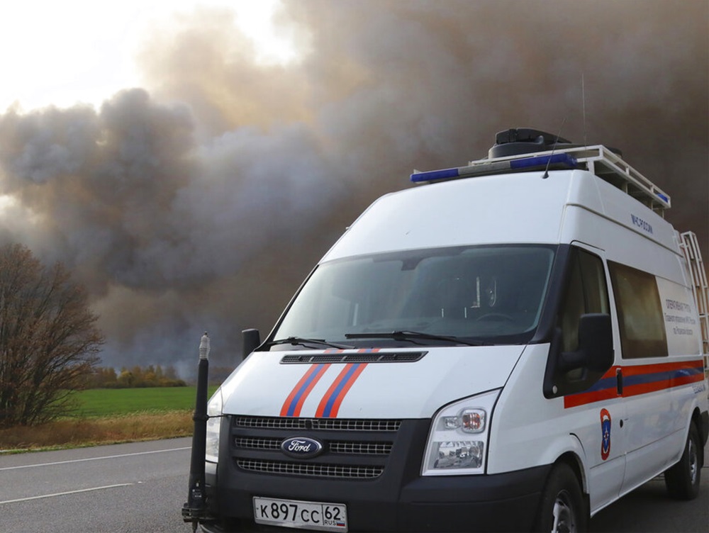 軍火庫周圍幾條村莊有數以千計的居民需要緊急疏散。AP圖片