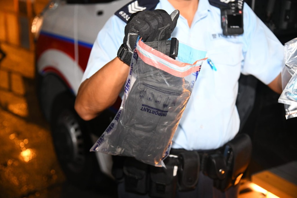警方檢獲證物。