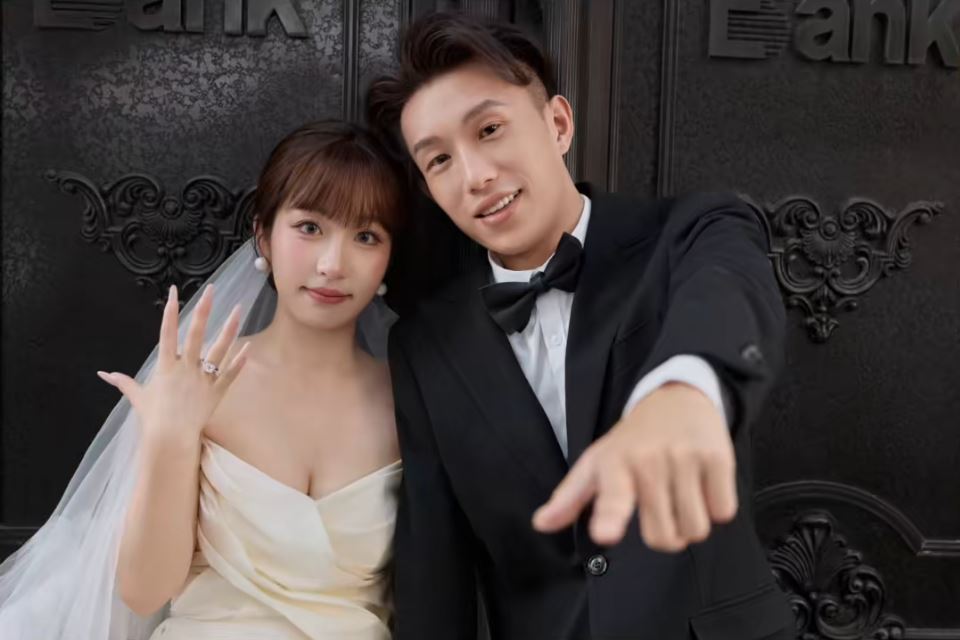 “戴戴”招呼网友参加婚宴，成为网络盛事。
