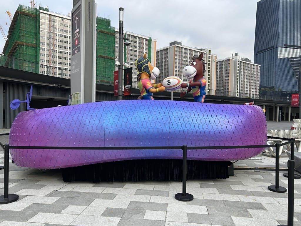 「新春國際匯演之夜」的8輛賀年花車於大年初二(2月18日)起首度進駐啟德體育園。 「新春國際匯演之夜」的8輛賀年花車於大年初二(2月18日)起首度進駐啟德體育園。