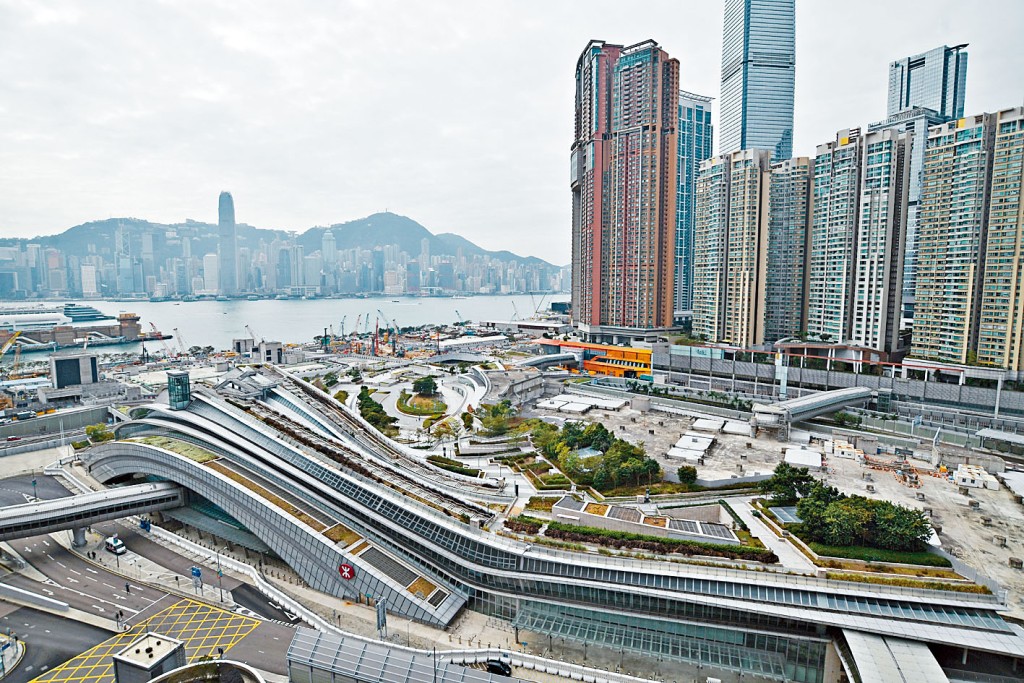 ■西九高鐵站商業地王發展方案遭城規會否決，新地將作出優化，包括降低建築物高度。