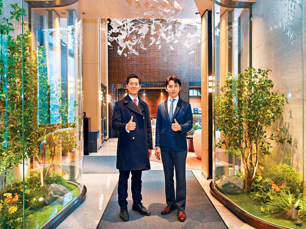 建灝鄭智荣（左）表示，映居今日公布銷售安排，周末開售。