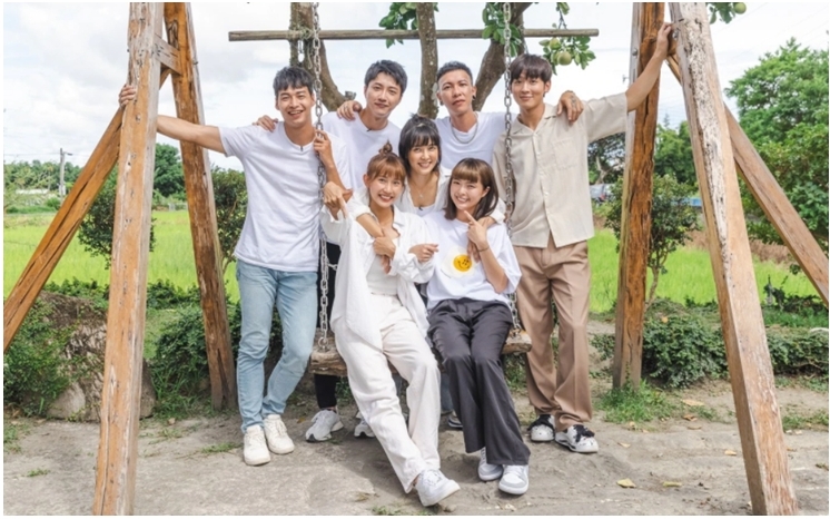 江宏傑(左二)宣布離婚後首現身。
