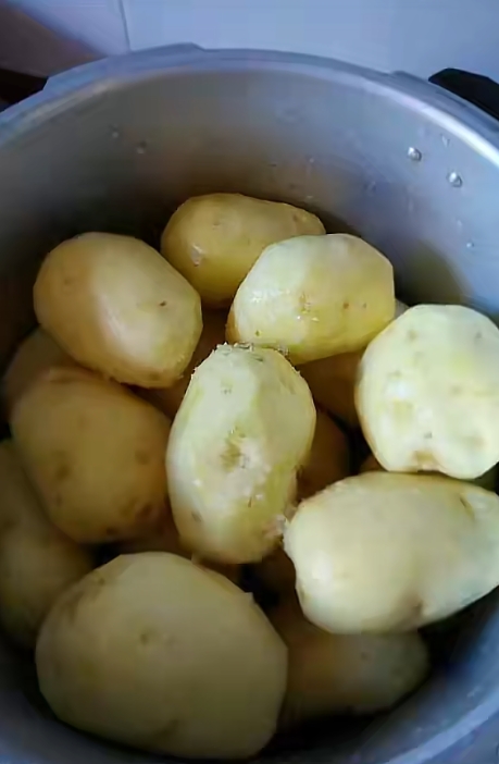 汕头男改食薯仔当主食，半年激减25磅逆转三高脂肪肝消失。 抖音