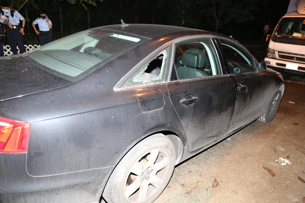 警方在藍地達福路發現逃逸的私家車。