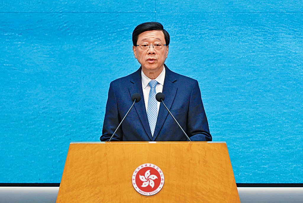 李家超昨表示，本月內會公布宏福苑居民回家執拾的安排，政府要確保上樓過程不會發生意外。