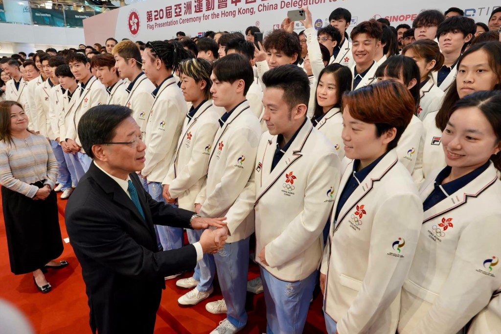 行政長官李家超今日(9月1日)出席2026第二十屆亞洲運動會中國香港代表團授旗典禮。李家超FB 行政長官李家超今日(9月1日)出席2026第二十屆亞洲運動會中國香港代表團授旗典禮。李家超FB