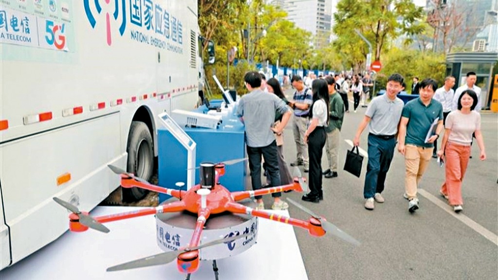 启动会现场展示的无人机。