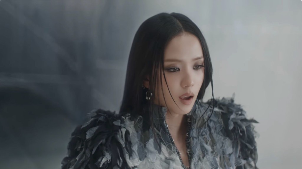 《GO》MV以外太空做主題。