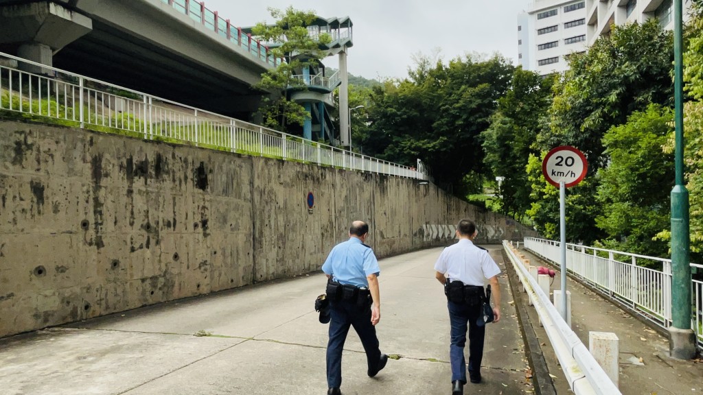 警方调查事发原因。