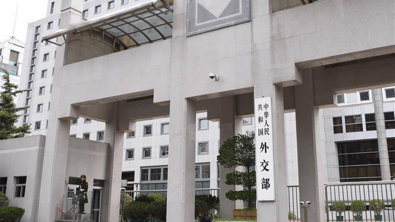 中國外交部宣布制裁岩崎茂。 新華社