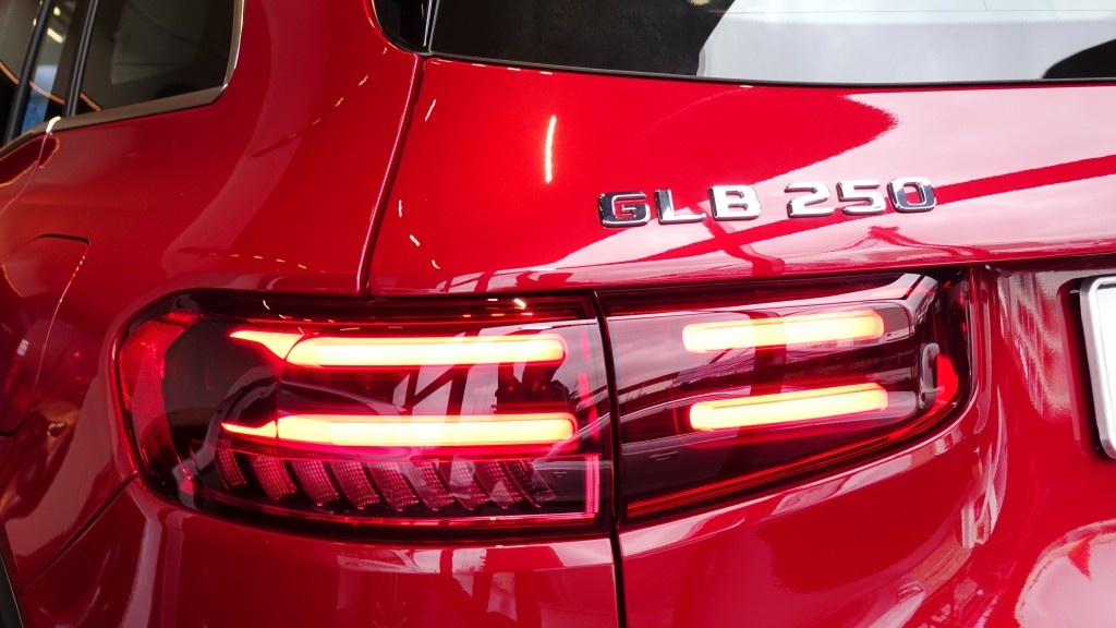 新改良版平治Mercedes-Benz GLB改用新款LED车尾灯组合