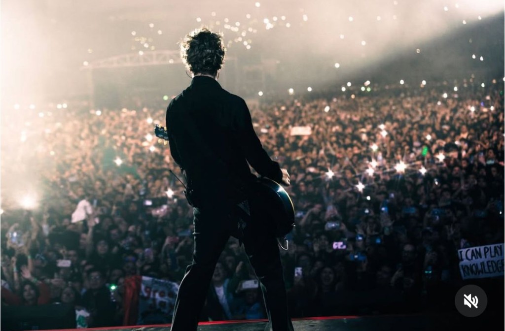 美國樂隊Green Day「抽水」指不需要AI生成觀眾。 美國樂隊Green Day「抽水」指不需要AI生成觀眾。