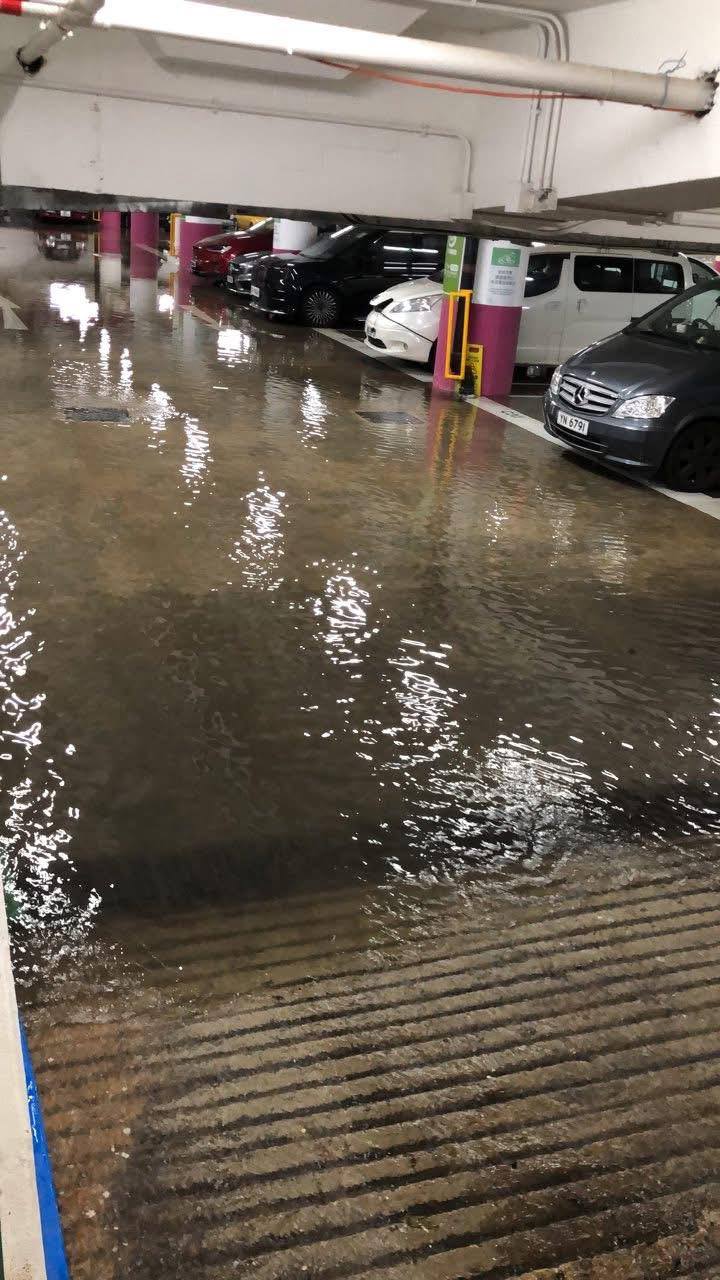 環翠車場出現水浸情況。梁熙FB 環翠車場出現水浸情況。梁熙FB
