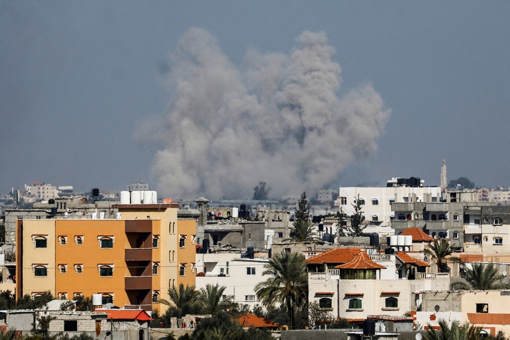 以軍密集轟炸加沙南部，造成至少46人死亡。路透社