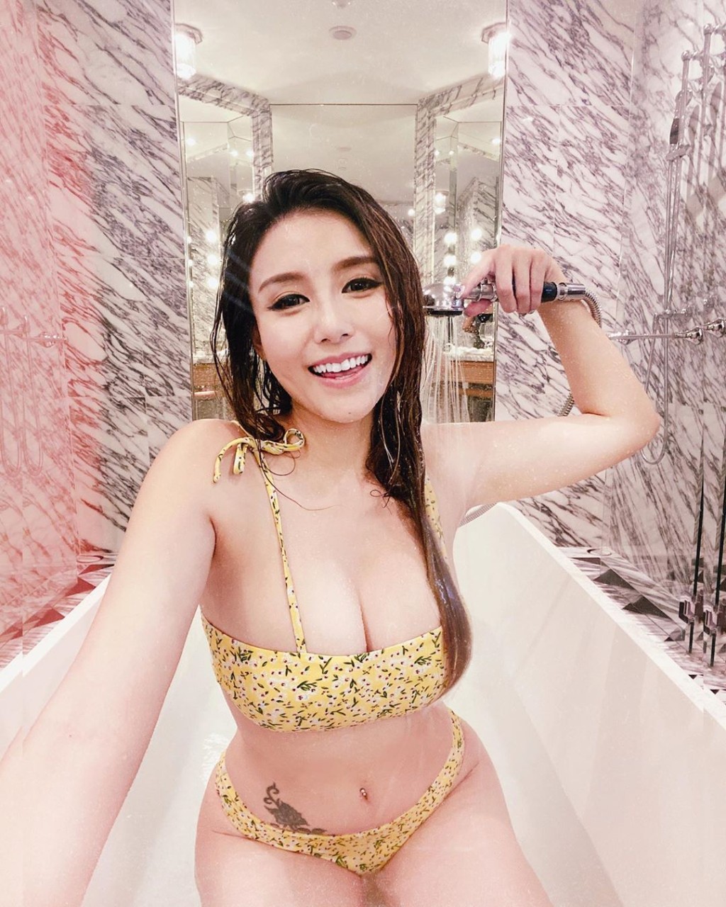 Phoebe胸前「D Cup導彈」呼之欲出,條幼帶都好似就斷咁!