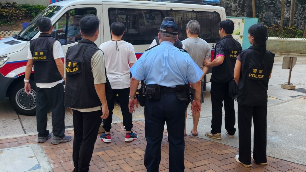 53歲男子涉兩宗刑毀案被捕。