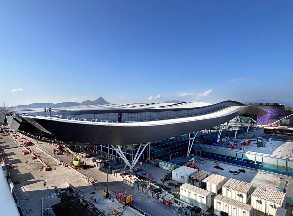 香港機場管理局今日(29日)發布的《2024/25可持續發展報告》。資料圖片 香港機場管理局今日(29日)發布的《2024/25可持續發展報告》。資料圖片