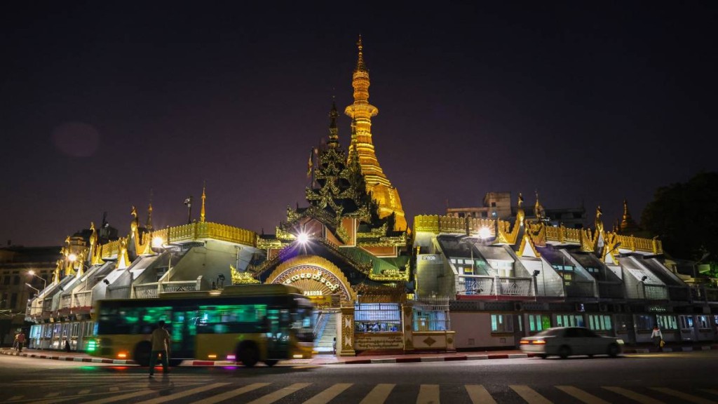 民眾常誤以為仰光仍然是緬甸首都。圖為仰光夜景。路透社