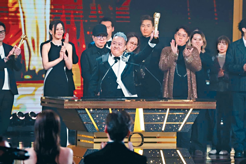 曾志偉獲頒榮譽傳奇大獎，宣布卸任TVB總經理。