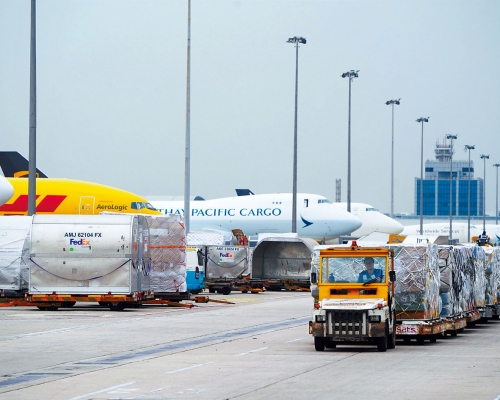 一項調查指本港機場排名，已由去年第六名降至第十位。