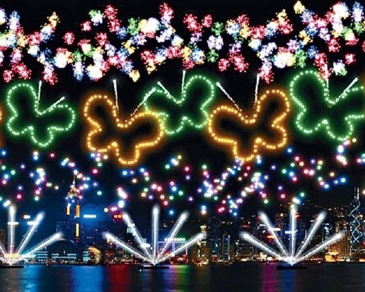 第4幕「風光明媚」呈現彩色花球、蝴蝶和蜜蜂圖案。