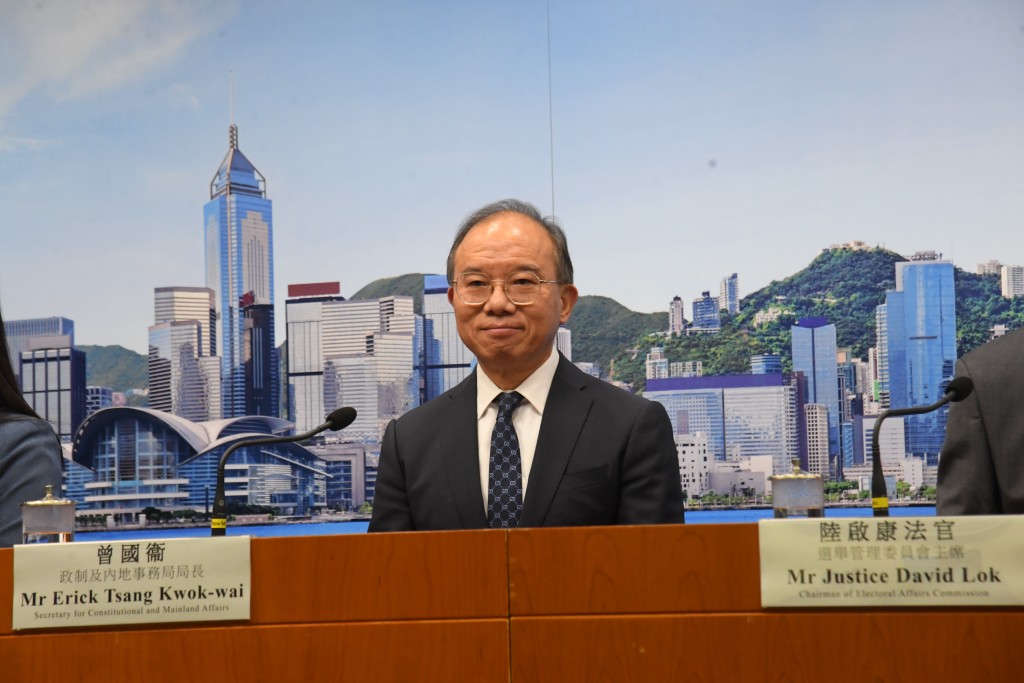 政制及內地事務局局長曾國衞。