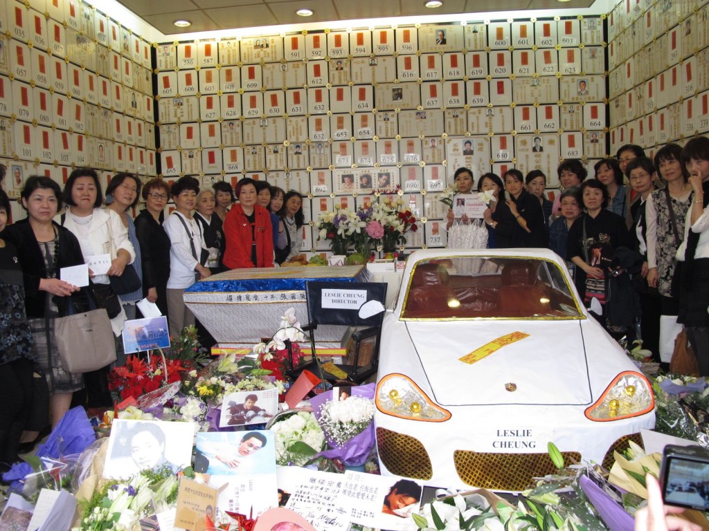 每年哥哥死忌及冥壽,陳太都風雨不改約埋哥迷上寶福山拜祭哥哥,可惜今年受疫影響,既定約會被迫取消。