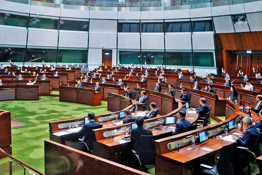 《2025年撥款條例草案》昨獲在席議員過半數支持三讀通過。