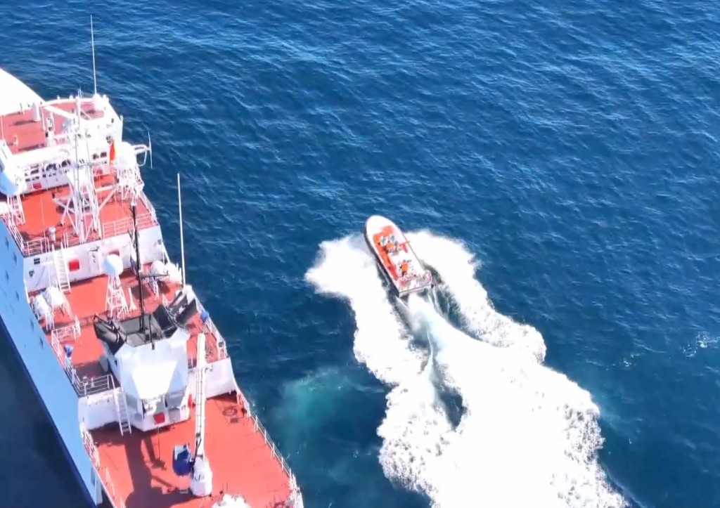 中國海警「秀山艦（2305）」編隊繼續執行台灣島以東海域執法巡查。中國海警