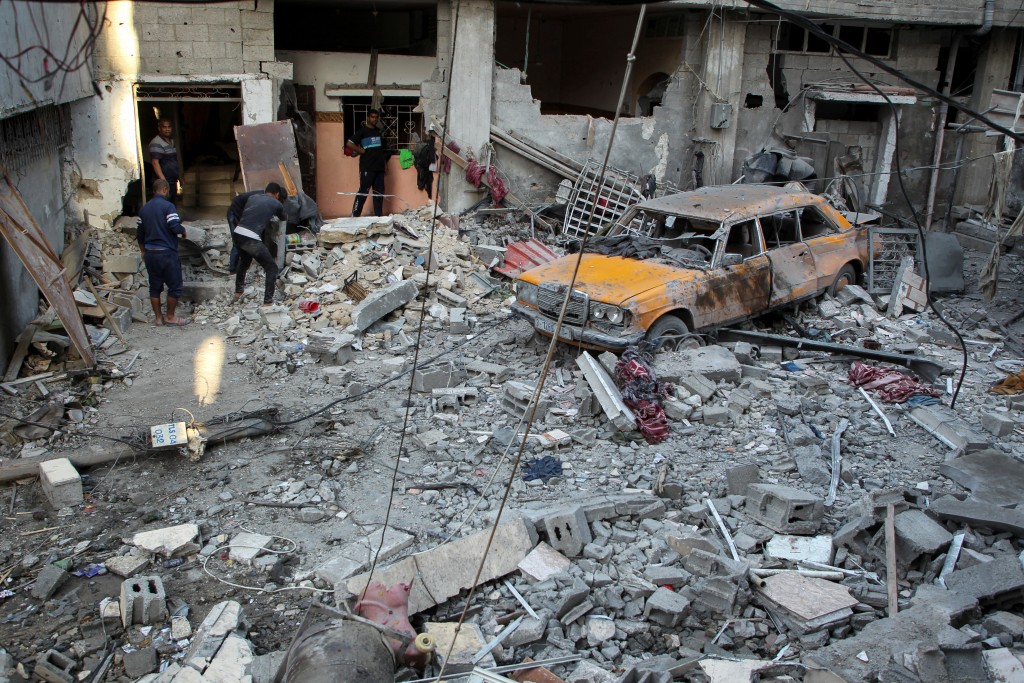 拉法多個地區受到轟炸後，變成廢墟。路透社